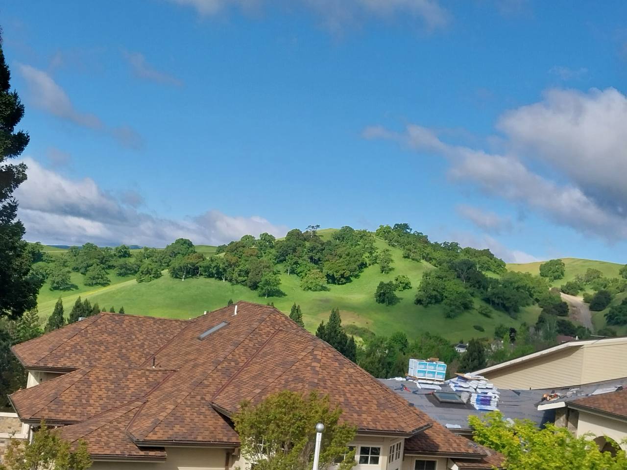 CertainTeed Presidential Shake TL roof in Dark Brown overlooking hillside, Carmel, California